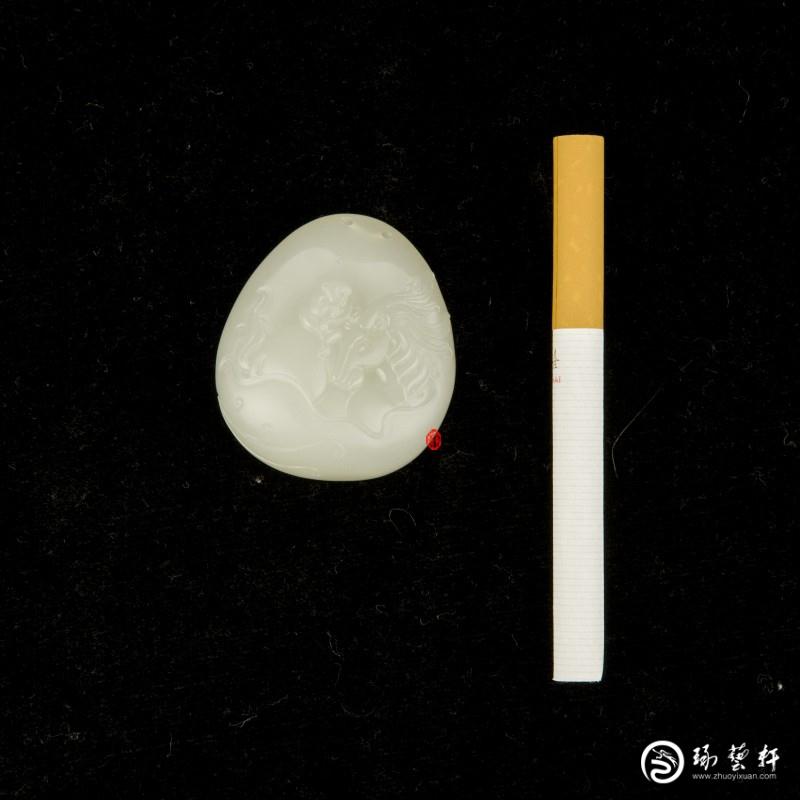 【琢藝軒】穆宇靜  新疆和田玉灑金皮白玉籽玉掛件  (獨(dú)籽)  馬上封侯 35克