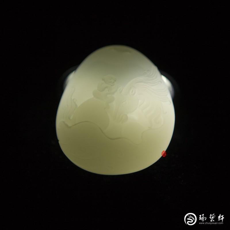 【琢藝軒】穆宇靜  新疆和田玉灑金皮白玉籽玉掛件  (獨(dú)籽)  馬上封侯 35克