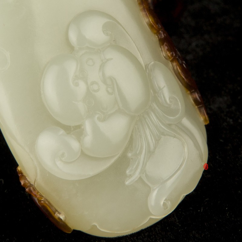 【琢藝軒】新疆和田玉棗紅皮沁色白玉籽玉 掛件 荷花 19克