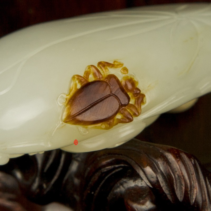 【琢藝軒】新疆和田玉棗紅皮沁色白玉籽玉 掛件 荷花 19克