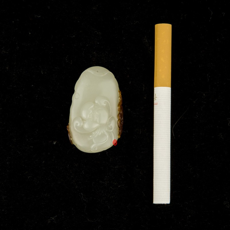 【琢藝軒】新疆和田玉棗紅皮沁色白玉籽玉 掛件 荷花 19克