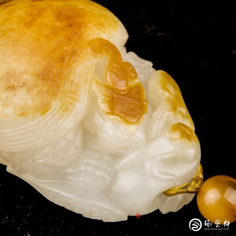 【琢藝軒】黃楊洪作品 新疆和田玉紅皮羊脂白玉籽玉 掛件 龜鶴延年  22克