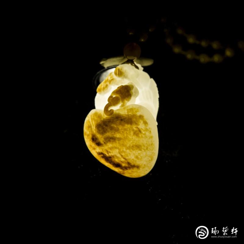 【琢藝軒】黃楊洪作品 新疆和田玉紅皮羊脂白玉籽玉 掛件 龜鶴延年  22克