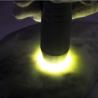 手电照玉原石的方法