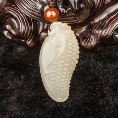 新疆和田玉黄皮白玉籽玉挂件 金玉满堂 7克