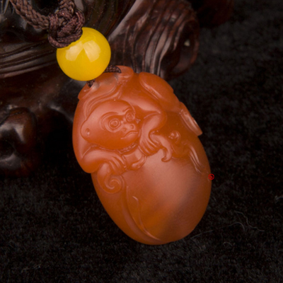 四川凉山南红玛瑙樱桃红挂件 灵猴