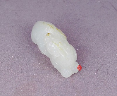 【琢藝軒】新疆和田玉黃皮白玉籽玉掛件 貔貅 35克