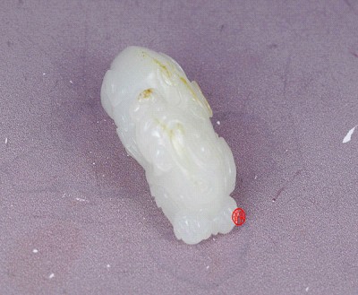 【琢藝軒】新疆和田玉黃皮白玉籽玉掛件 貔貅 35克