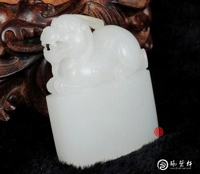 【琢藝軒】新疆和田玉黃皮一級(jí)白玉籽玉掛件  貔貅印章   30克
