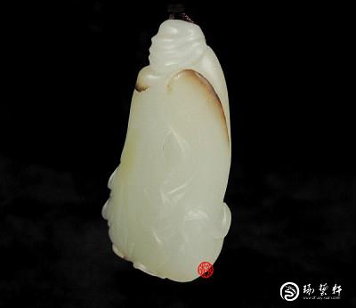 【琢藝軒】新疆和田玉秋梨皮白玉籽玉 掛件 路遇百財(cái) 14克