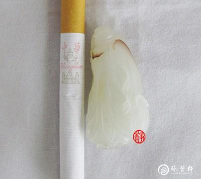 【琢藝軒】新疆和田玉秋梨皮白玉籽玉 掛件 路遇百財(cái) 14克