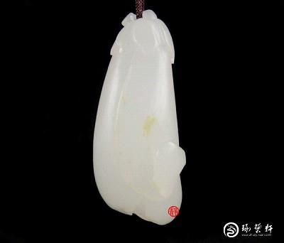 【琢藝軒】新疆和田玉黃皮白玉籽玉掛件 蘭花 6克