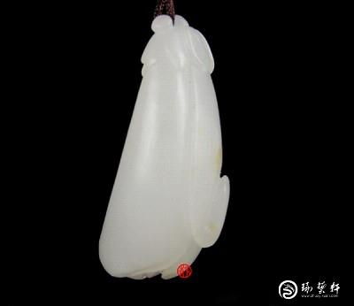 【琢藝軒】新疆和田玉黃皮白玉籽玉掛件 蘭花 6克