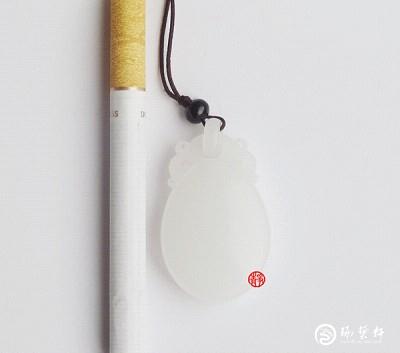 【琢藝軒】新疆和田玉白皮羊脂白玉籽玉掛件 平安無事牌 12克