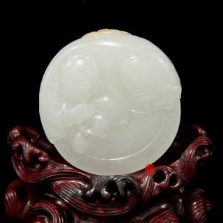 新疆和田玉黃皮白玉籽玉把件 擊鼓童子 104克
