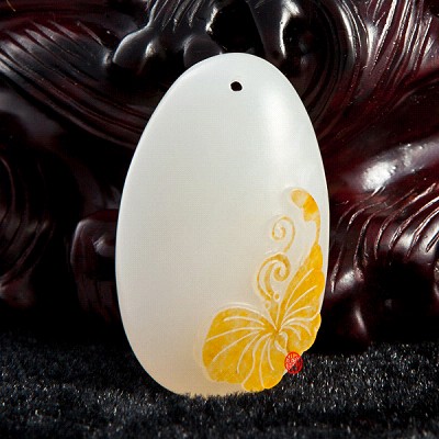 【琢藝軒】新疆和田玉紅皮羊脂白玉籽玉掛件 化蝶 7克