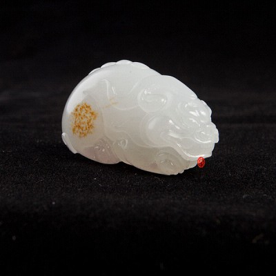 【琢藝軒】新疆和田玉黃皮白玉籽玉掛件 貔貅 21克
