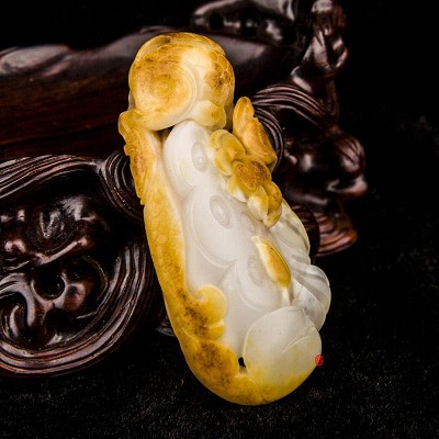 新疆和田玉黃沁一級(jí)白玉籽玉掛件  連年有余（獨(dú)籽）16克