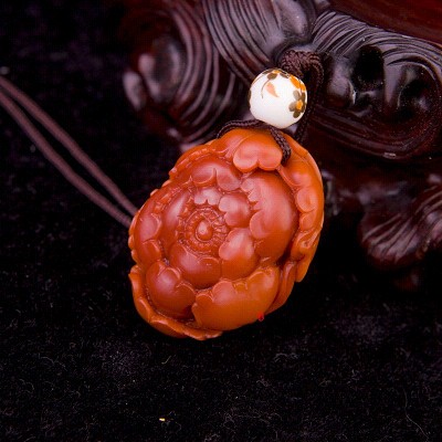 四川涼山南紅瑪瑙掛件 牡丹花 8克