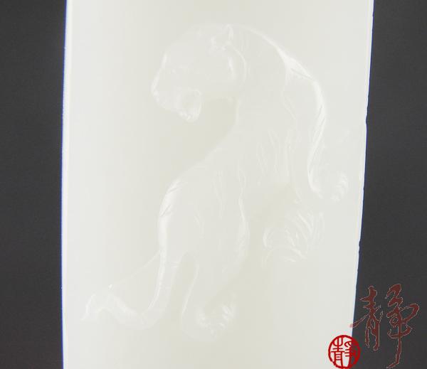 【琢藝軒】新疆和田玉黃皮白玉籽玉 掛件 生肖虎 20克