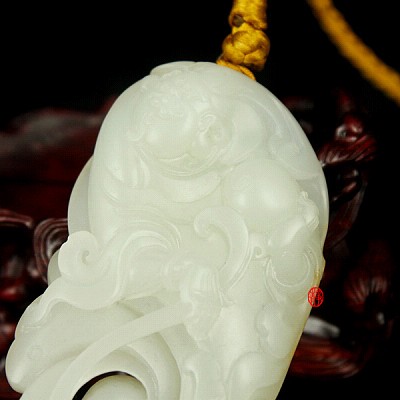 【琢藝軒】新疆和田玉黃皮白玉籽玉把件 獻(xiàn)寶 62克