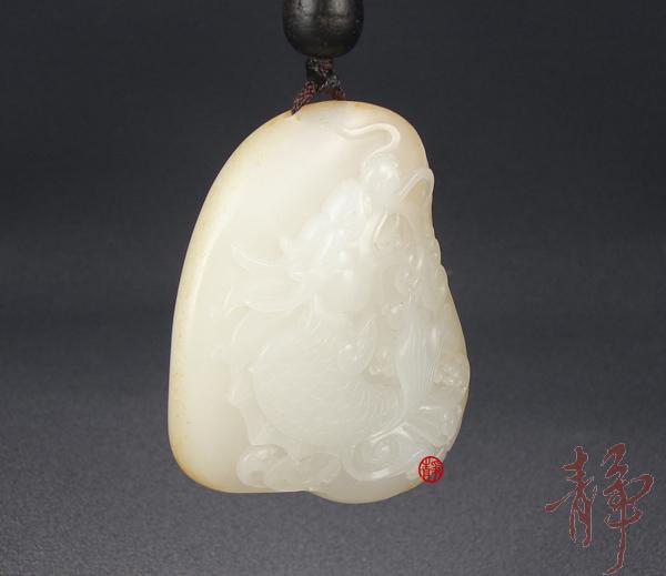【琢藝軒】新疆和田玉黃皮一級白玉籽玉把件  獨占鰲頭（獨子） 82克