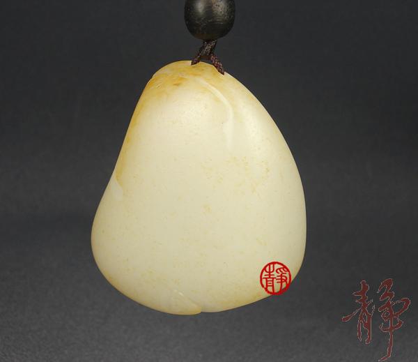 【琢藝軒】新疆和田玉黃皮一級白玉籽玉把件  獨占鰲頭（獨子） 82克